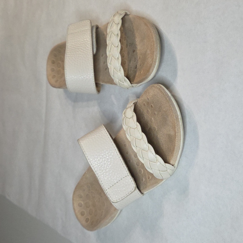 Vionic Jeanne Sandals